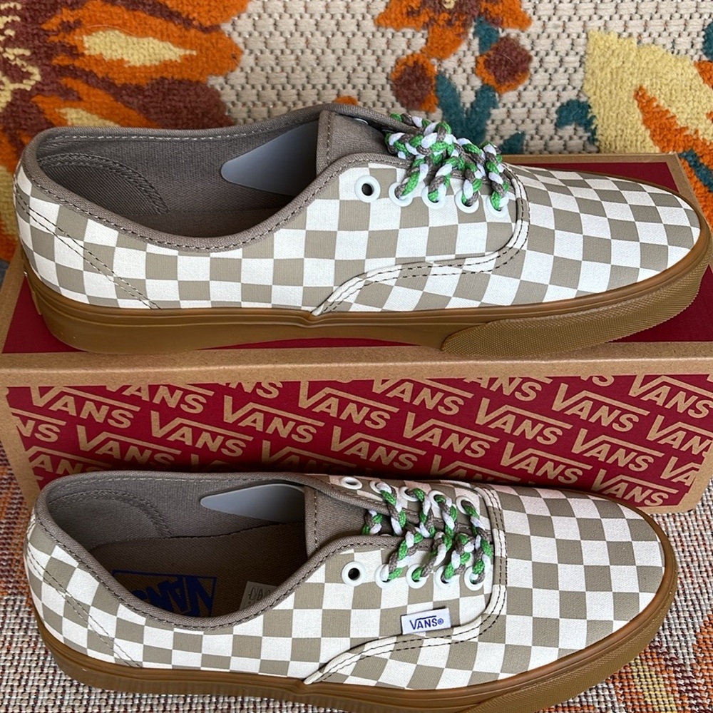 Vans WMNS Authentic
Checkerboard Moon Rock
VN0009PVCH8
SNEAKERS - Picture 2 of 16